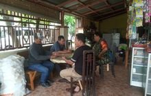 Babinsa Koramil 0201-05/MB Serda Suyono Ajak Warga Sukaraja Tingkatkan Kewaspadaan Terhadap Banjir