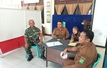 Mempererat Sinergitas, Babinsa Serka Semiawan Komsos dengan Perangkat Kelurahan