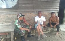 Babinsa Koramil 0201-14/PB Laksanakan Komsos di Warung Kopi Desa Hulu