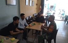 Babinsa Serka Saprizal Bersinergi dengan Warga Binaan untuk Jaga Kondisi Sosial Wilayah