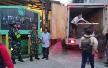 Pastikan Serah Terima Lancar, Babinsa Kelurahan Titi Rantai Memonitor Pendistribusian Logistik Pilkada 2024