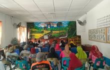 Babinsa Sertu Abdul Rozaq Hadiri Musyawarah Penyelesaian Masalah Banjir di Desa Tandam Hilir II