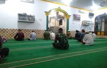 Babinsa Koramil 0201-07/MT Dorong Warga Tanjung Selamat Rutin Sholat Subuh Berjamaah