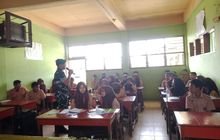 Babinsa Koramil 0201-03/MD Sosialisasikan Bahaya Narkoba dan Kenakalan Remaja di YP IRA Medan