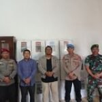 Babinsa Koramil 07/Salak dan Bhabinkamtibmas Perketat Pengamanan Kotak Suara Pilkada Serentak 2024 di Pakpak Bharat