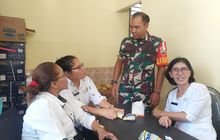 Babinsa Koramil 0201-07/MT Jalin Komsos Bersama Staf Kelurahan Namo Gajah untuk Tingkatkan Keamanan Wilayah