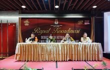 Babinsa Kelurahan Perintis Monitor Rapat Koordinasi Debat Publik Ketiga Pilkada Kota Medan