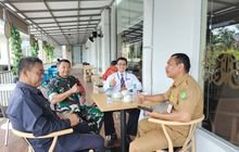 Menjaga Hubungan Baik, Babinsa Laksanakan Komsos Dengan Warga Binaan