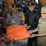 Pj Gubernur Sumut dan Forkopimda Serahkan ‘Extra Fooding’ Pada Petugas KPU dan Bawaslu