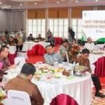 Penugasan Berakhir, Pj Gubernur Fatoni Beri Penghargaan kepada Plt, Pj dan Pjs Bupati/Walikota Se-Sumut