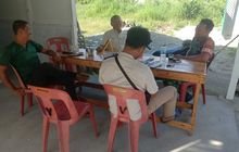 Sampaikan Wawasan Sadar Bencana, Upaya Babinsa Serda Agung Pradana Peduli Warga Terdampak Bencana