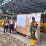 Babinsa Koramil 0201-16/TM Serka Rohmad dan Sertu Totok Yudiono Laksanakan Pengamanan di TPS 9 dan TPS 10 Desa Dalu Sepuluh B