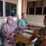 Babinsa Serda Agung Pradana Gelar Komsos Antisipasi Penyakit Pasca Banjir di Medan Marelan