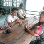 Babinsa Koramil 12/Hamparan Perak Jalin Komsos dengan Warga Desa Telaga Tujuh