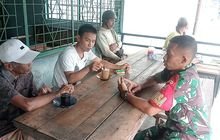 Babinsa Koramil 12/Hamparan Perak Jalin Komsos dengan Warga Desa Telaga Tujuh