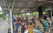 Menjalin Keakraban, Babinsa Gelar Komsos di Kelurahan Sei Putih Barat