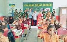 Babinsa Koramil 0201-09/MB, Siap Dukung Penuh Kegiatan Makan Bergizi Untuk Negeri