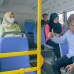 Hari Kedua Masuk Kantor, Wakil Wali Kota Medan Zakiyuddin Gunakan Bus Listrik Berangkat ke Kantor