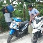 Sulitnya Dapatkan Air, Libatkan Tukang Ojek Gunakan Segala Bentuk Galon Satgas TMMD 123