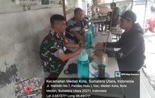 Babinsa Koramil 0201-04/MK Jalin Komsos dengan Warga di Warung Kopi