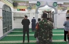 Babinsa Fitriyadi Ikuti Sholat Subuh, Perkuat Hubungan TNI dan Masyarakat