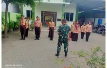 Tingkatkan Disiplin Serta Jiwa Korsa Anggota Pramuka, Piket Koramil 0201-10/MM Berikan Materi Baris Berbaris