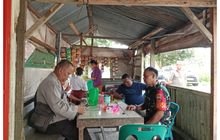 Koordinasi Keamanan, Babinsa Sertu Kasno Zaki dan Bhabinkamtibmas Selalu Bersama di Wilayah Binaanya