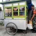 Pendampingan Ekonomi Masyarakat, Babinsa Koramil 02/Sidikalang Laksanakan Komsos dengan Pelaku UMKM di Sidikalang