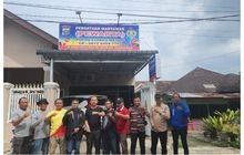 Jumat Barokah Terus Berlanjut, Ketua Pewarta Chairum Lubis Bagikan Beras pada Pengurus dan Anggota