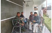 Babinsa Koramil 0201-01/MP Sertu Suprayitno Gelar Komsos Bersama Tokoh Masyarakat di Jalan Sekip