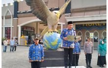 Hari Kesadaran Nasional, Babinsa Koramil 0201-16/TM Sertu AM Bancin Ikuti Upacara di Waterland Sunlake City