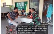 Babinsa Koramil 0201-04/MK Sertu Warsino Jalin Komsos Bersama Warga Binaan Jalan Rahmadsyah Kecamatan Medan Area