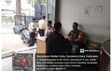 Babinsa Serda Indra Putra Maha Kel. Komatsu III, Kecamatan Medan Kota Komsos dengan Security Jalan SM Raja No83