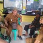 Babinsa Koramil 0201-07/MT Sertu Sartono Komsos Bersama Perangkat Kelurahan Sempakata