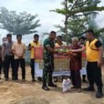 Sambut Bulan Puasa, Koramil 12/LP Dan Polsek Sungai Kanan Gelar Bakti Sosial Di Pemakaman Martapotan