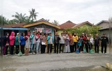 Semangat Gotong Royong Kadis Kopdagin di Desa Sidomulyo Sambut Hari Jadi ke-79 Kabupaten Asahan