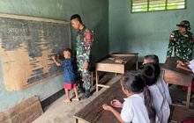 Satgas Pamtas RI-RDTL Sektor Barat Yonarhanud 15/DBY Berikan Wawasan Kebangsaan dan Pendidikan di SD Katolik Tali