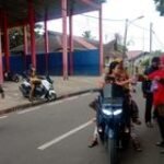 KUA Padangsidimpuan Utara Berbagi Takjil pada Pengguna Jalan