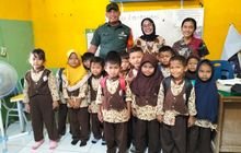 Babinsa Koramil 0201-09/MB Tanamkan sikap dan Kepribadian Murid Paud Ikhwan Bagan Deli