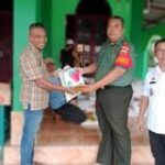 Anggota Koramil 0201-16/TM Babinsa Dagang Klambir Monitor Pembagian Sembako dari PT. New Hope Medan kepada 355 Warga