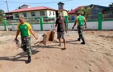 Ciptakan Kenyamanan Beribadah di Bulan Ramadhan, Satgas Pamtas Yonarmed 11 Kostrad Bersihkan Masjid Babul Jannah