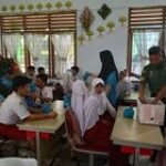 Babinsa Koramil 0201-06/MS Dampingi Kodim 0201/Medan Pendistribusian Makan Bergizi Gratis untuk Anak Sekolah SDN 060420