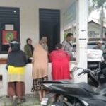 Babinsa Monitoring Antusias Warga Masyarakat Binaannya Di Pasar Murah Ramadhan