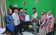 Kepala KUA Medan Tembung Serahkan SK Pengurus BKM Nurul Ihsan