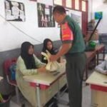 Babinsa Koramil 0201-08/MA Pantau Dan Dampingi Pendistribusian MBG