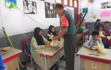 Babinsa Koramil 0201-08/MA Pantau Dan Dampingi Pendistribusian MBG