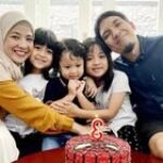 Ngomongin Desta, Natasha Rizky Berlinang Air Mata saat Curhat Beda Sikap Bapak Trio Strong: Makin Perhatian