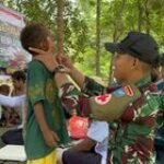 Sinergitas Melangkah Bersama, Satgas Yonif 641/Bru Bersama Koramil dan Puskesmas Airu Gelar Pelayanan Kesehatan di Kampung Apiaru