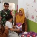 Satgas TMMD 123 Pelda Sofyan Berikan Paket Bergizi, Ada Suplemen, Susu untuk Cegah Anak Stunting Dan Gangguan Pertumbuhan