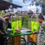 Babinsa Koramil 02/Sidikalang Sertu Riduan Sitanggang Jalin Silaturahmi dan Pelajari Pembuatan Es Dawet di Bulan Ramadan